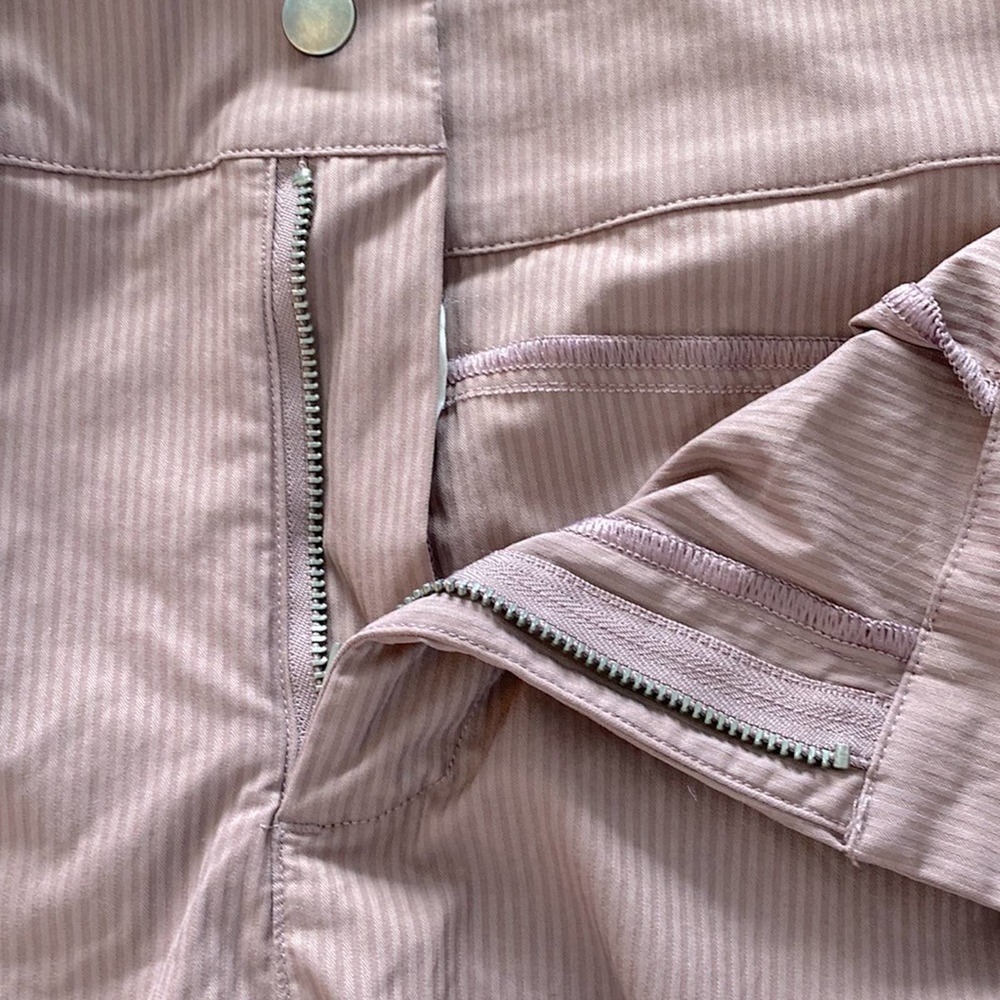 CRZ Yoga Shorts. 2 1/2” inseam. Zip button and drawstring mauve size 14
C - Picture 6 of 8